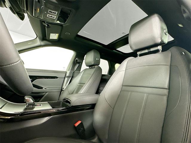 Photo of 2026 Fuji White Land Rover Range Rover Evoque