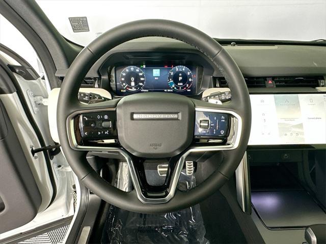 Photo of 2025 Fuji White Land Rover Discovery Sport