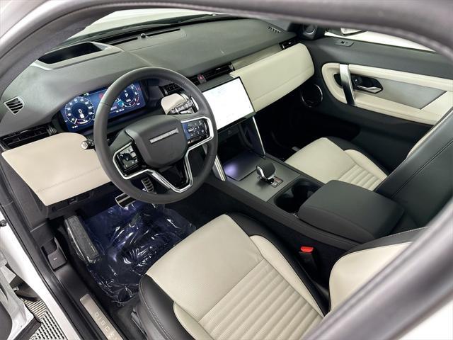 Photo of 2025 Fuji White Land Rover Discovery Sport