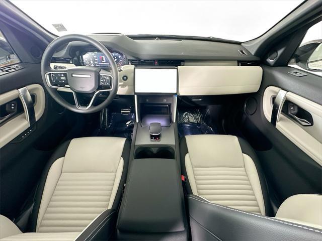 Photo of 2025 Fuji White Land Rover Discovery Sport