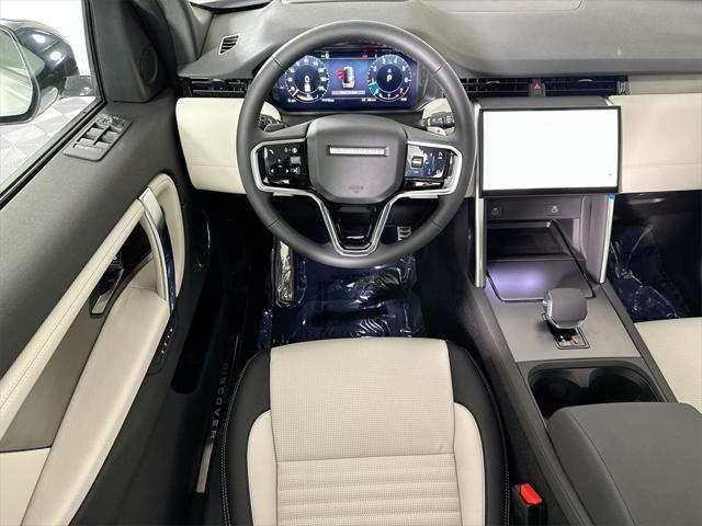 Photo of 2025 Fuji White Land Rover Discovery Sport