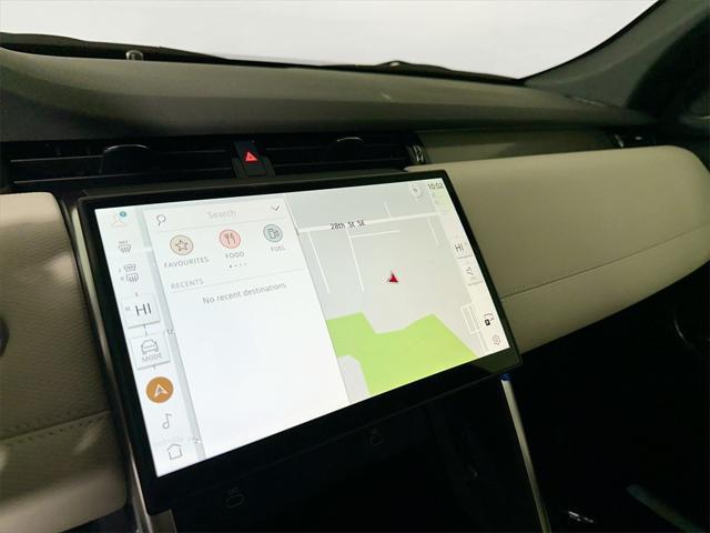 Photo of 2025 Fuji White Land Rover Discovery Sport