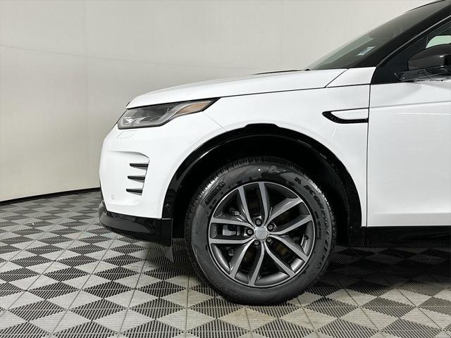 Photo of 2025 Fuji White Land Rover Discovery Sport