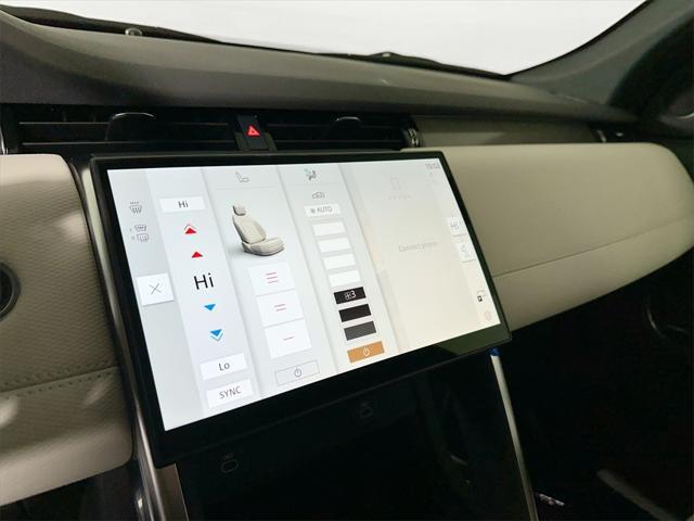 Photo of 2025 Fuji White Land Rover Discovery Sport