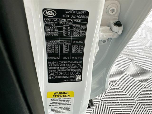 Photo of 2025 Fuji White Land Rover Discovery Sport
