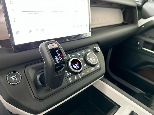 Photo of 2025 Fuji White Land Rover Defender