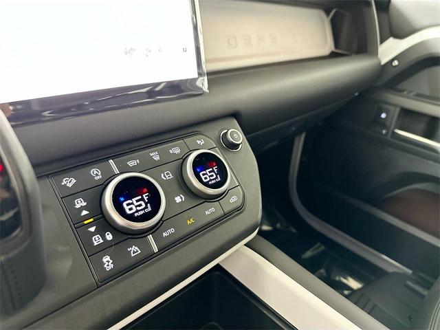 Photo of 2025 Fuji White Land Rover Defender