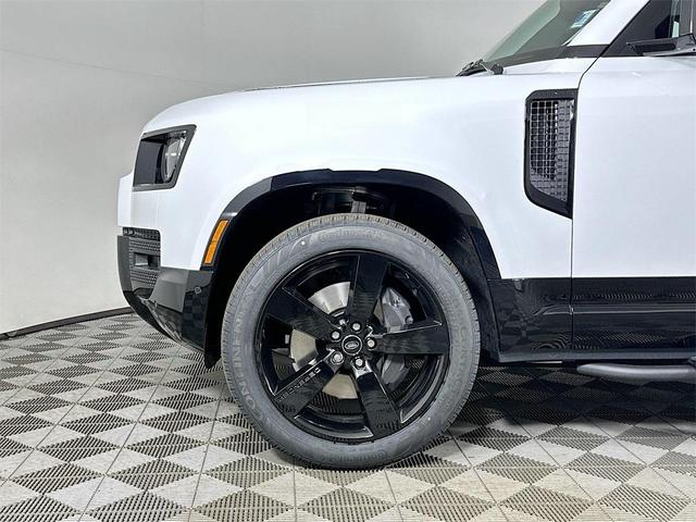 Photo of 2025 Fuji White Land Rover Defender