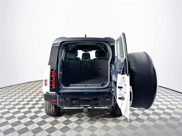 Photo of 2025 Fuji White Land Rover Defender