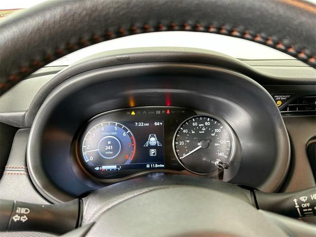 Photo of 2023 Aspen White Tricoat/Super Black Nissan Kicks