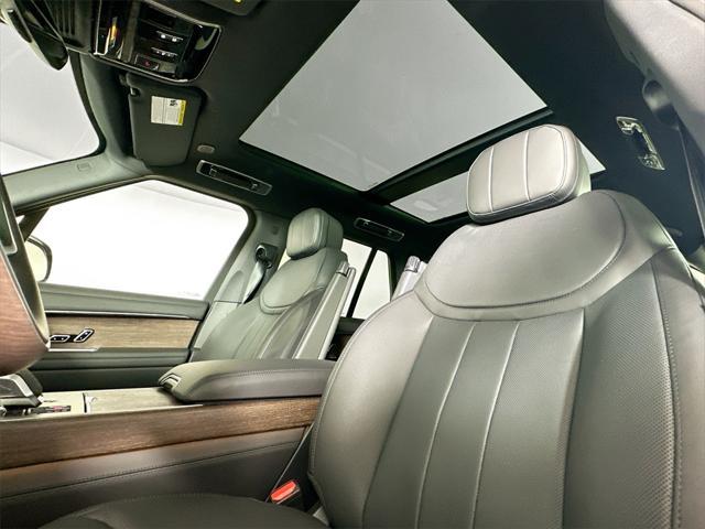 Photo of 2025 Black Land Rover Range Rover