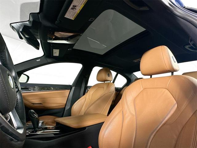 Photo of 2023 Phytonic Blue Metallic BMW 530