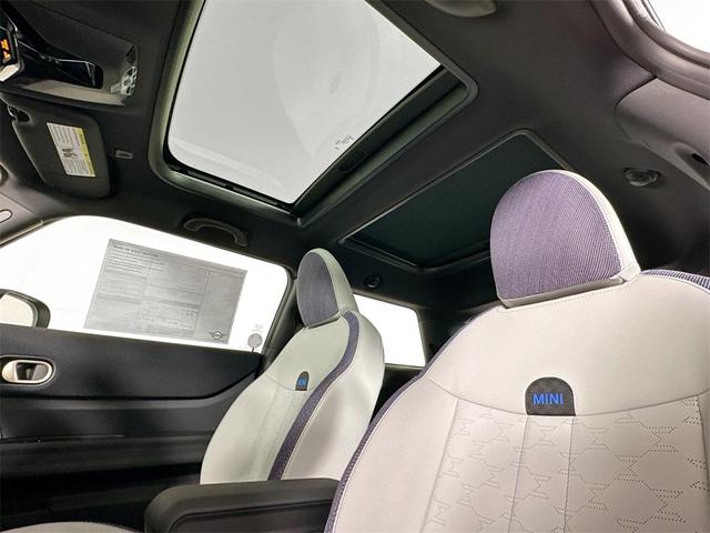 Photo of 2025 White Metallic MINI Hardtop