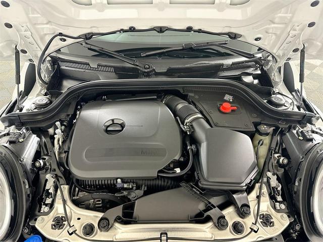 Photo of 2025 White Metallic MINI Hardtop
