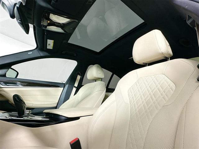 Photo of 2023 Phytonic Blue Metallic BMW 540