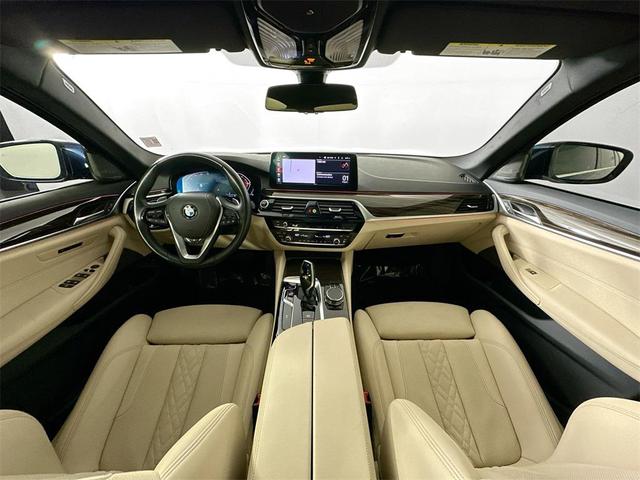 Photo of 2023 Phytonic Blue Metallic BMW 540