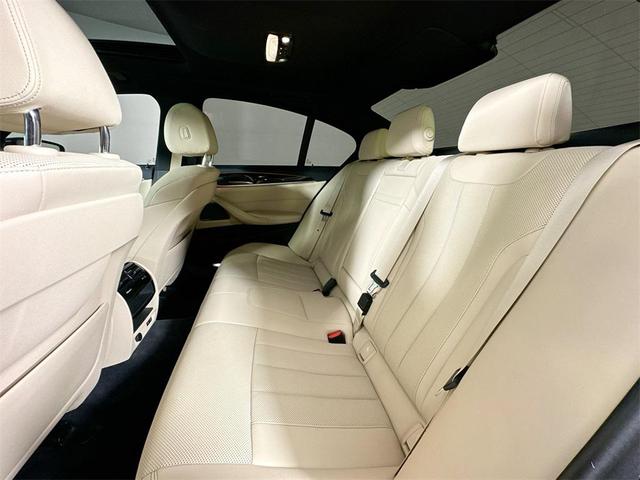 Photo of 2023 Phytonic Blue Metallic BMW 540
