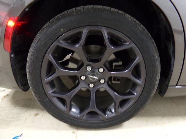 Photo of 2020 Granite Crystal Clearcoat Metallic Chrysler 300
