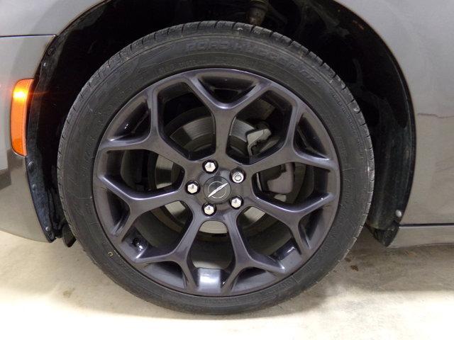 Photo of 2020 Granite Crystal Clearcoat Metallic Chrysler 300