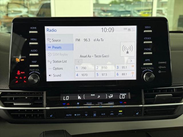 Photo of 2023 Celestial Silver Toyota Sienna