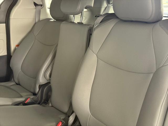 Photo of 2023 Celestial Silver Toyota Sienna