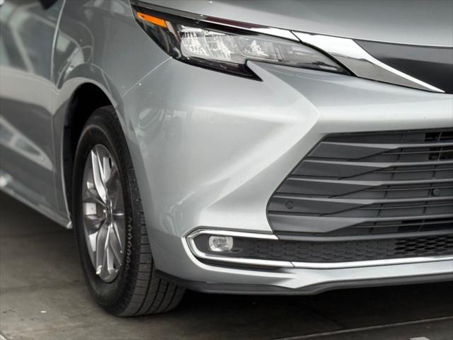Photo of 2023 Celestial Silver Toyota Sienna