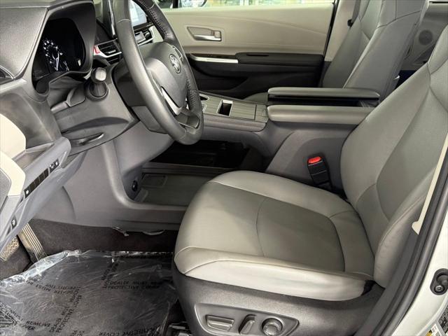 Photo of 2023 Celestial Silver Toyota Sienna