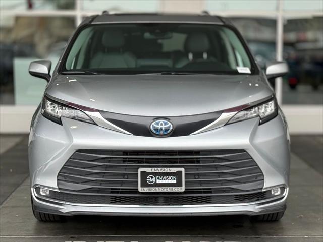 Photo of 2023 Celestial Silver Toyota Sienna