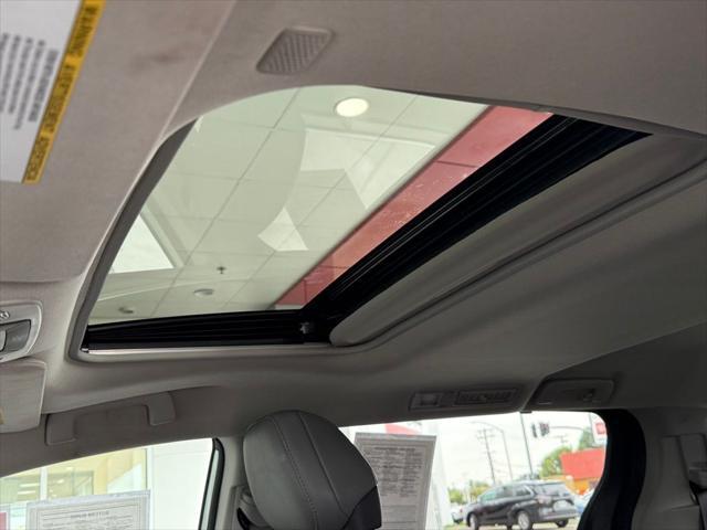 Photo of 2023 Celestial Silver Toyota Sienna