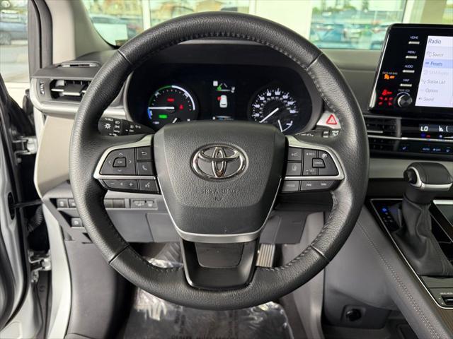 Photo of 2023 Celestial Silver Toyota Sienna