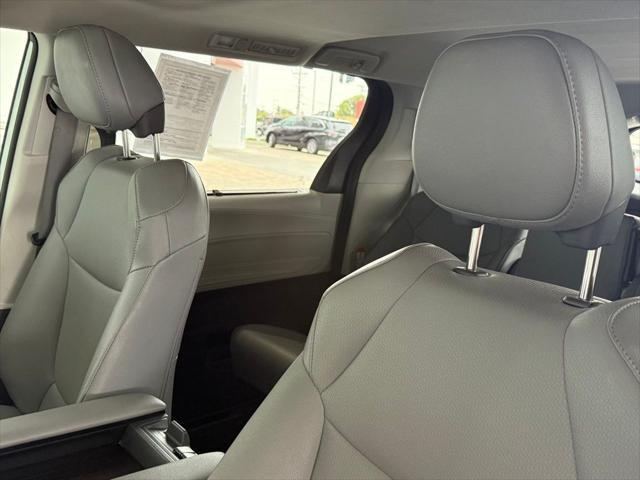 Photo of 2023 Celestial Silver Toyota Sienna