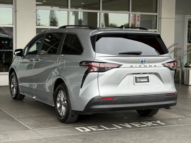 Photo of 2023 Celestial Silver Toyota Sienna