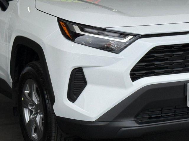 Photo of 2025 Ice Cap Toyota RAV4