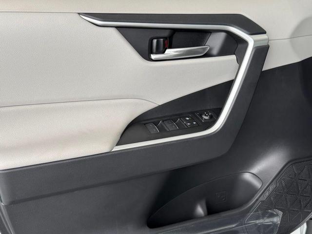 Photo of 2025 Ice Cap Toyota RAV4
