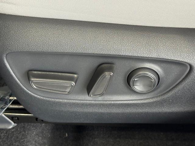 Photo of 2025 Ice Cap Toyota RAV4
