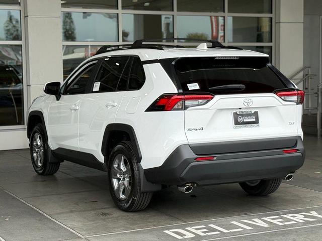 Photo of 2025 Ice Cap Toyota RAV4