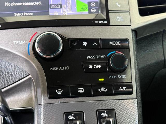 Photo of 2015 Attitude Black Toyota Venza