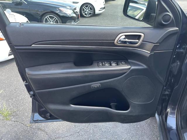 Photo of 2015 Gray Jeep Grand Cherokee