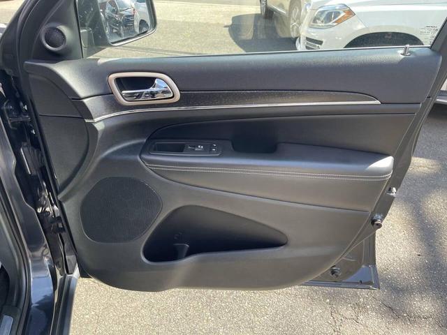 Photo of 2015 Gray Jeep Grand Cherokee