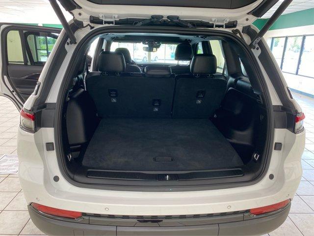 Photo of 2023 Bright White Clearcoat Jeep Grand Cherokee
