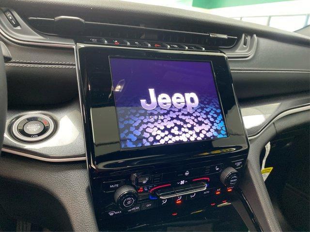 Photo of 2023 Bright White Clearcoat Jeep Grand Cherokee
