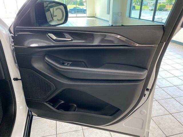Photo of 2023 Bright White Clearcoat Jeep Grand Cherokee
