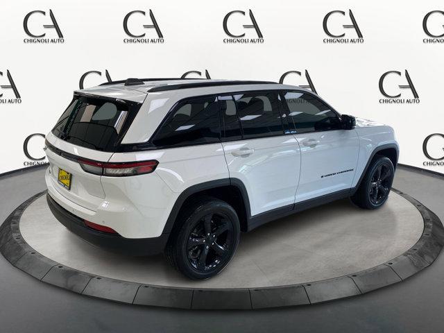 Photo of 2023 Bright White Clearcoat Jeep Grand Cherokee