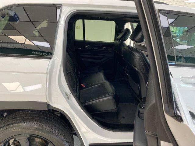 Photo of 2023 Bright White Clearcoat Jeep Grand Cherokee