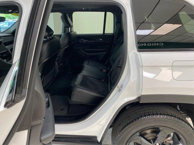 Photo of 2023 Bright White Clearcoat Jeep Grand Cherokee