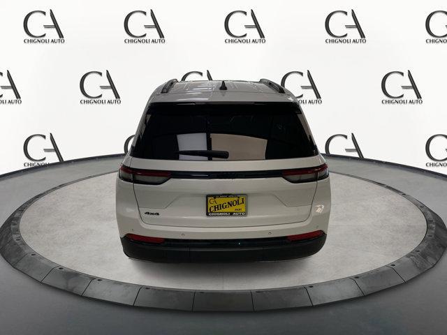 Photo of 2023 Bright White Clearcoat Jeep Grand Cherokee