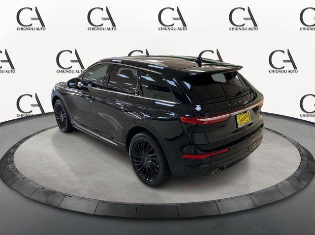 Photo of 2022 Infinite Black Metallic Lincoln Corsair