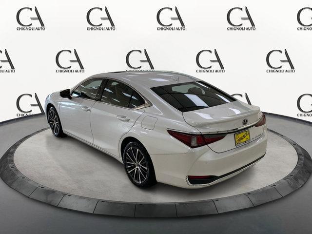 Photo of 2022 Eminent White Pearl Lexus ES 250