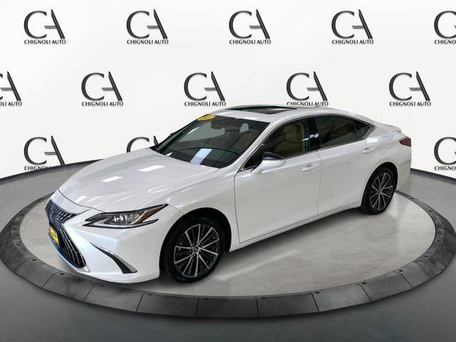 Photo of 2022 Eminent White Pearl Lexus ES 250