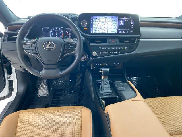 Photo of 2022 Eminent White Pearl Lexus ES 250